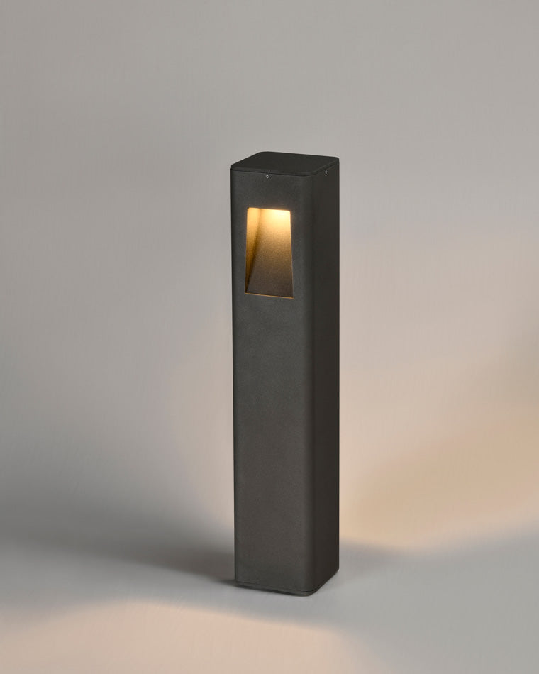 Baliza de jardín LED Idaro – encendida con luz cálida