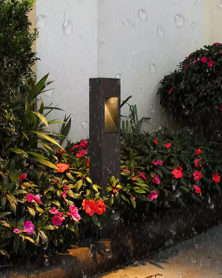 Baliza de jardín LED Idaro – entre flores en un parterre