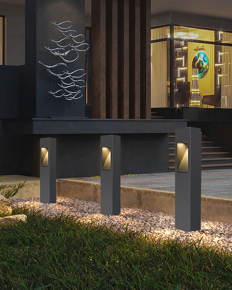 Baliza de jardín LED Idaro – tres balizas iluminando una entrada