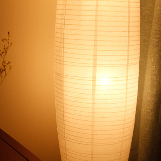 Lámpara de pie de papel estilo farol Velarda – pantalla iluminada de cerca