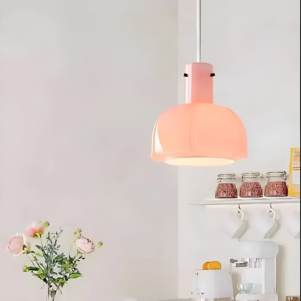 Lámpara colgante de cristal en forma de flor Amapela sobre una mesa de comedor – imagen 19