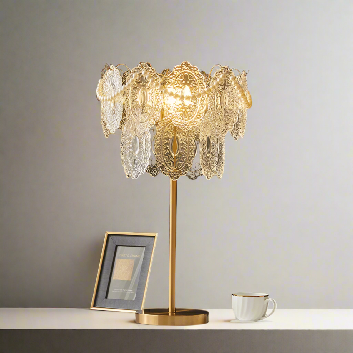 Lámpara de mesa Jalustra de cristal tallado y pie dorado – vista principal