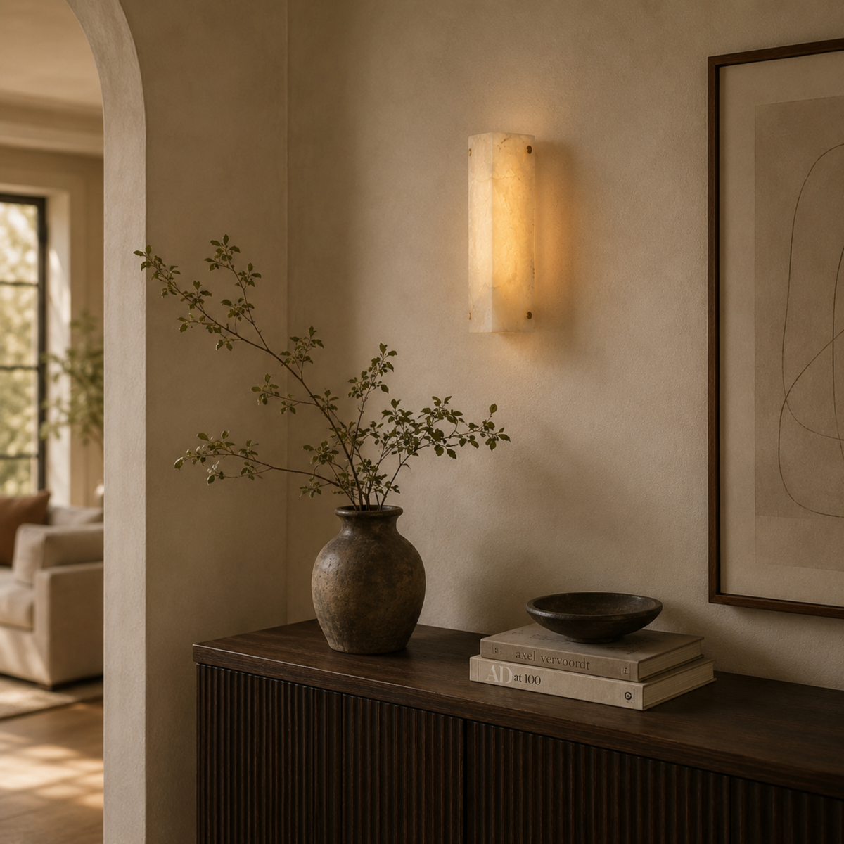 Aplique de pared Yesmira de mármol natural – modelo sencillo sobre un aparador