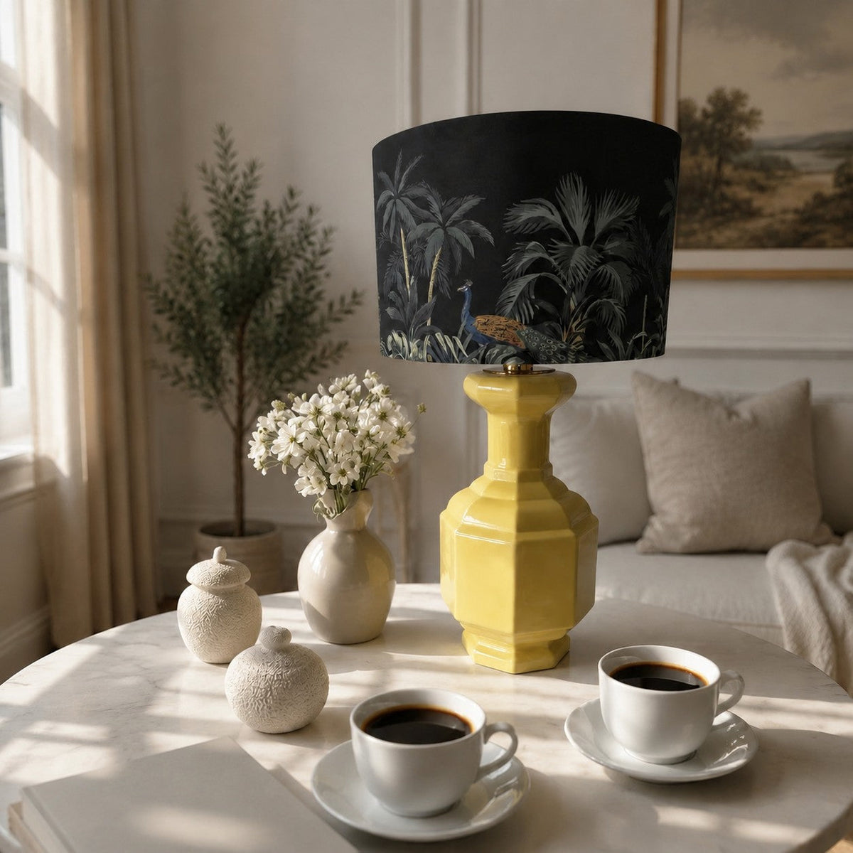 Lámpara de mesa de cerámica Selvina en un salón con encanto – imagen 6