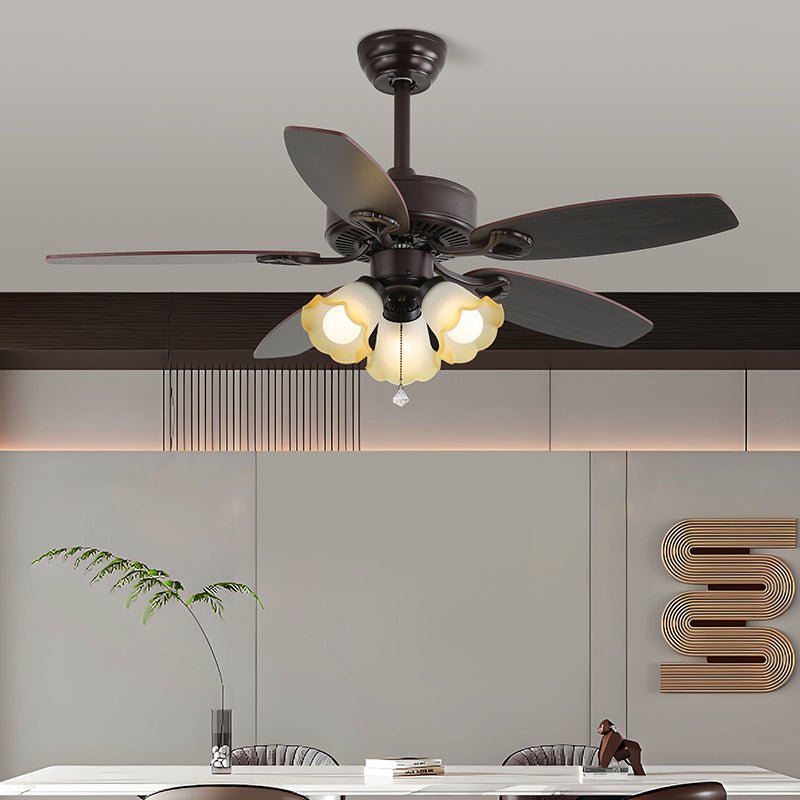 Ventilador de techo con luz Ambela en un comedor acogedor – imagen 3