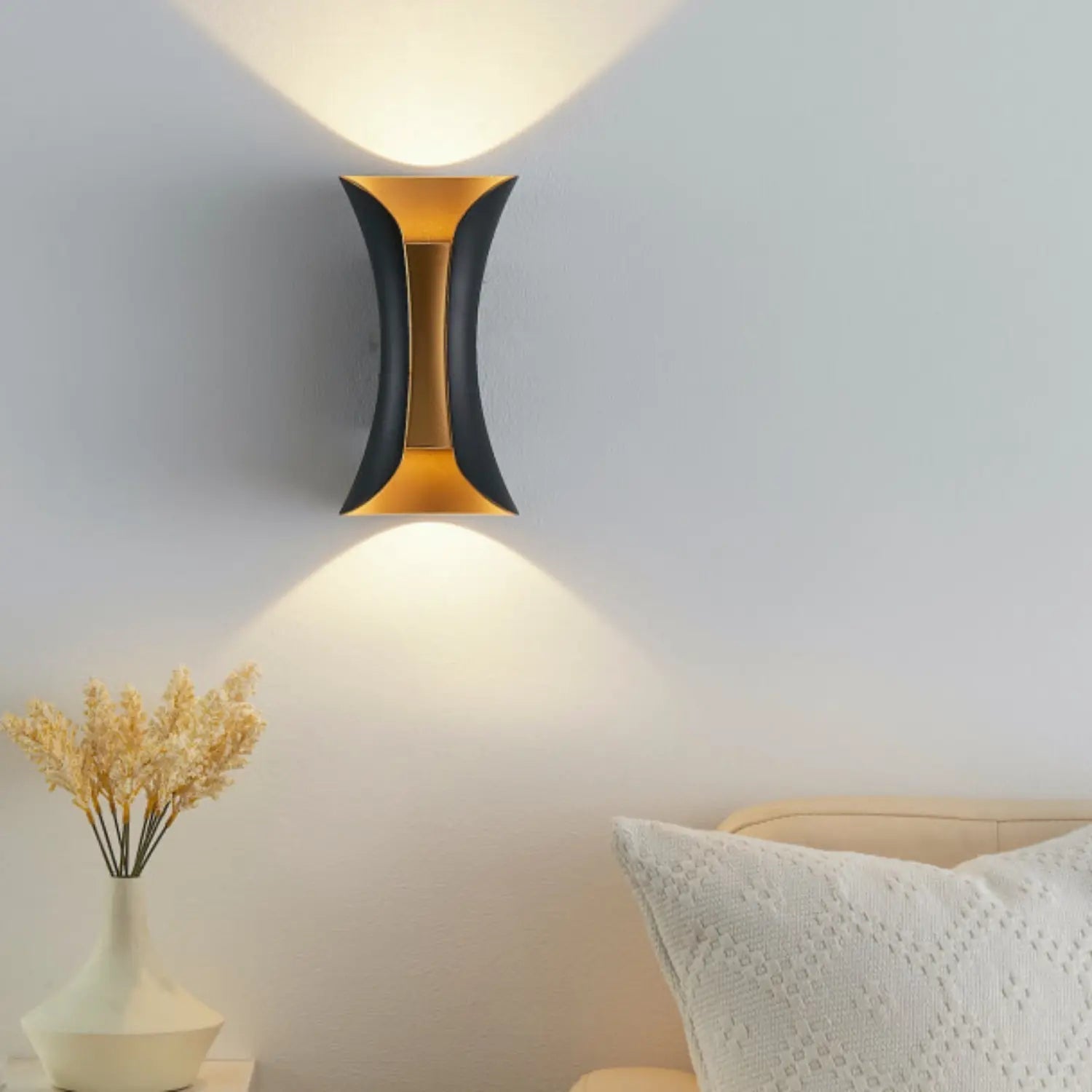 Luzora - Lámpara de Pared Exterior Elegante y Duradera