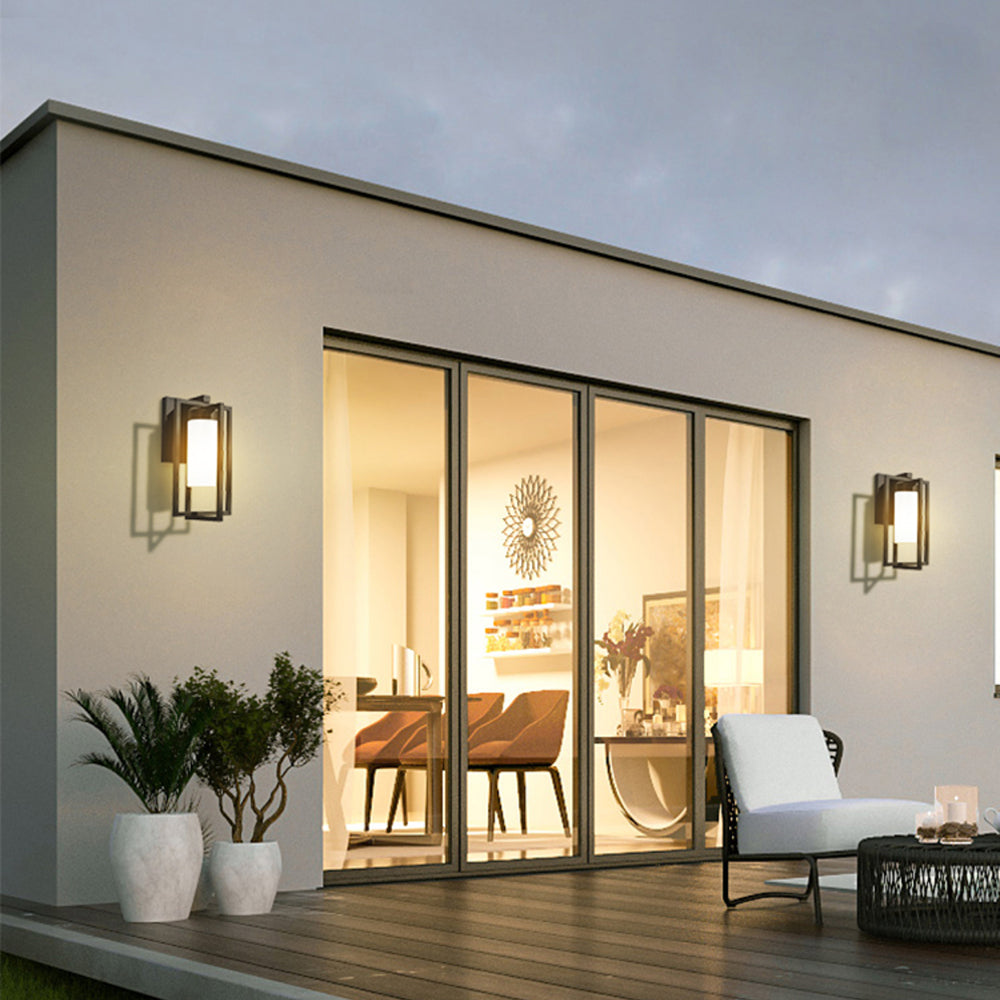 Aplique de pared exterior Ontara en una fachada moderna – imagen 5