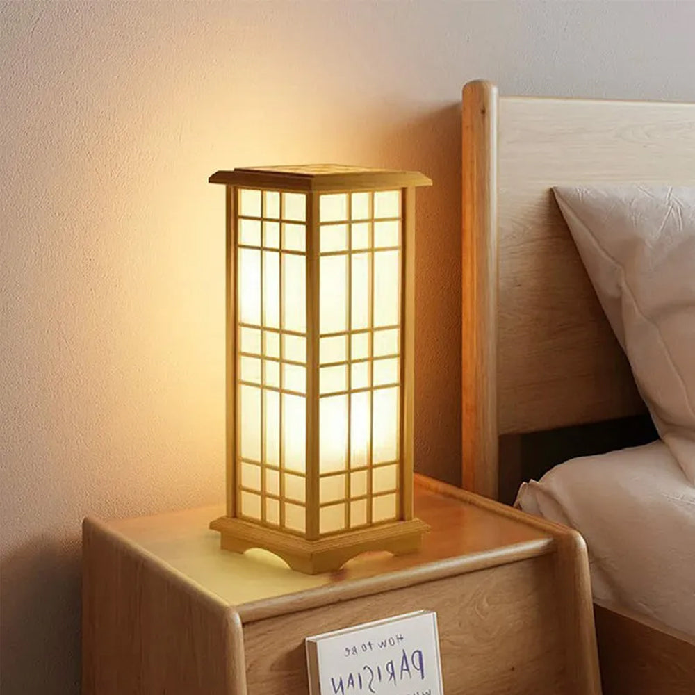 Lámpara de mesa farol japonés Lotami en un dormitorio de estilo japandi – imagen 5