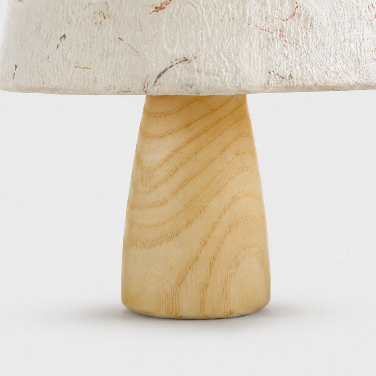 Lámpara de mesita seta Umbelia – veta de la base de madera