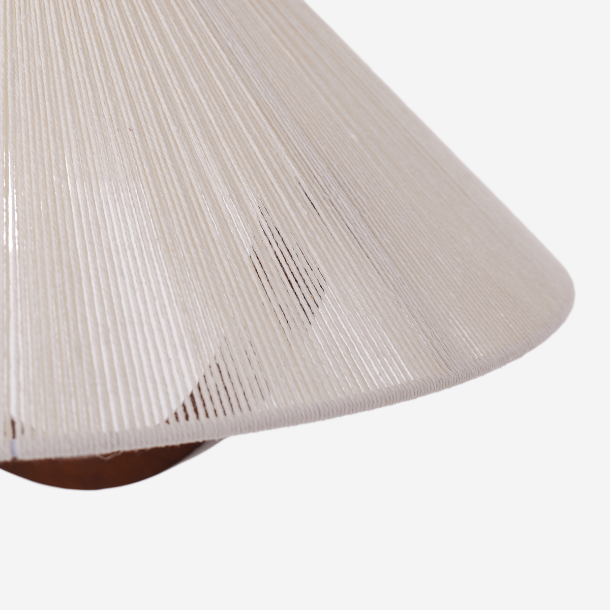 Lámpara colgante de cordón de algodón y madera Arcoya – detalle de la pantalla de cordón