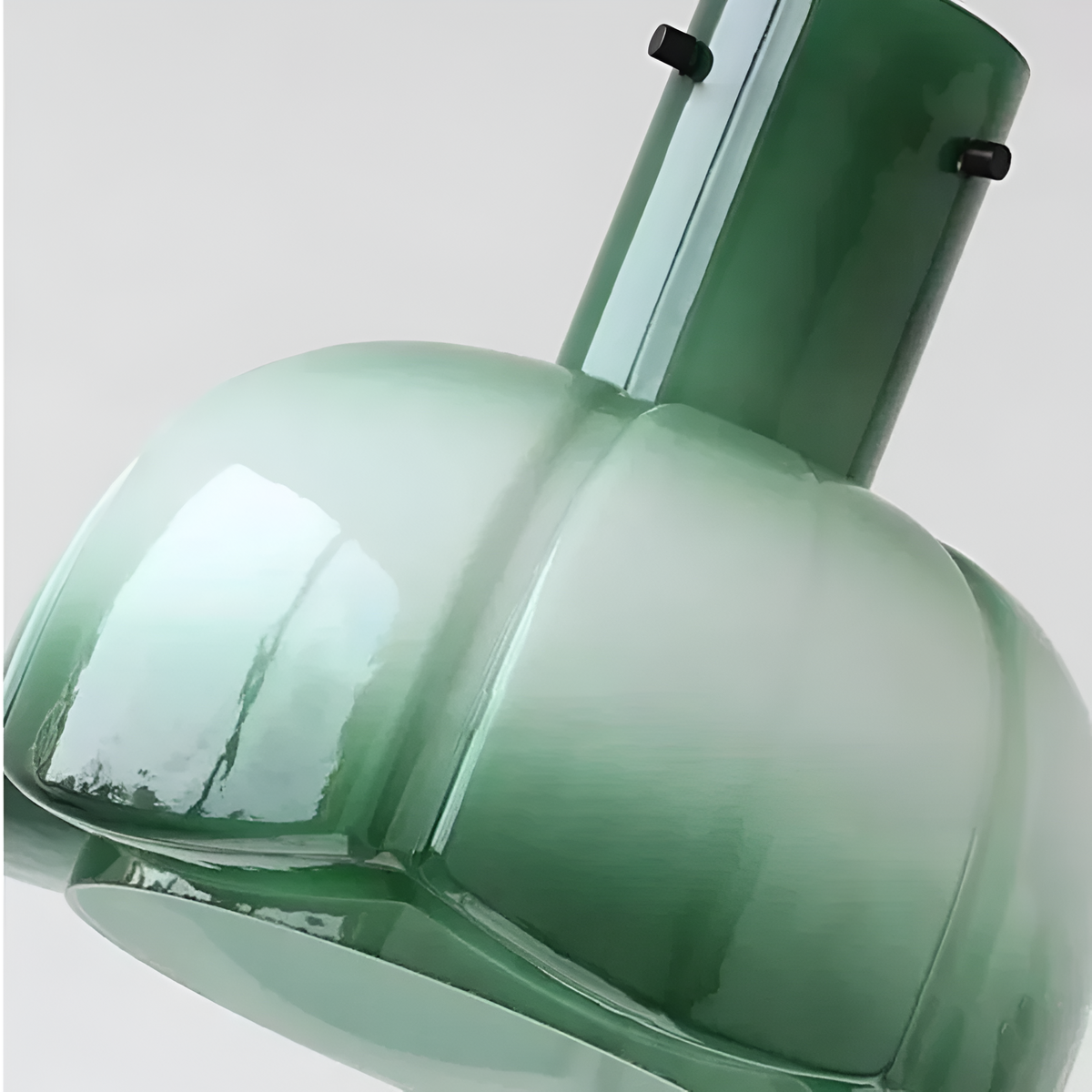 Lámpara colgante de cristal en forma de flor Amapela – detalle del cristal verde
