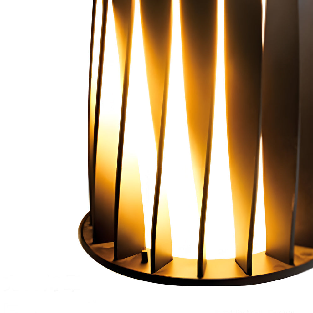 Lámpara colgante exterior Lutela – detalle de las lamas iluminadas