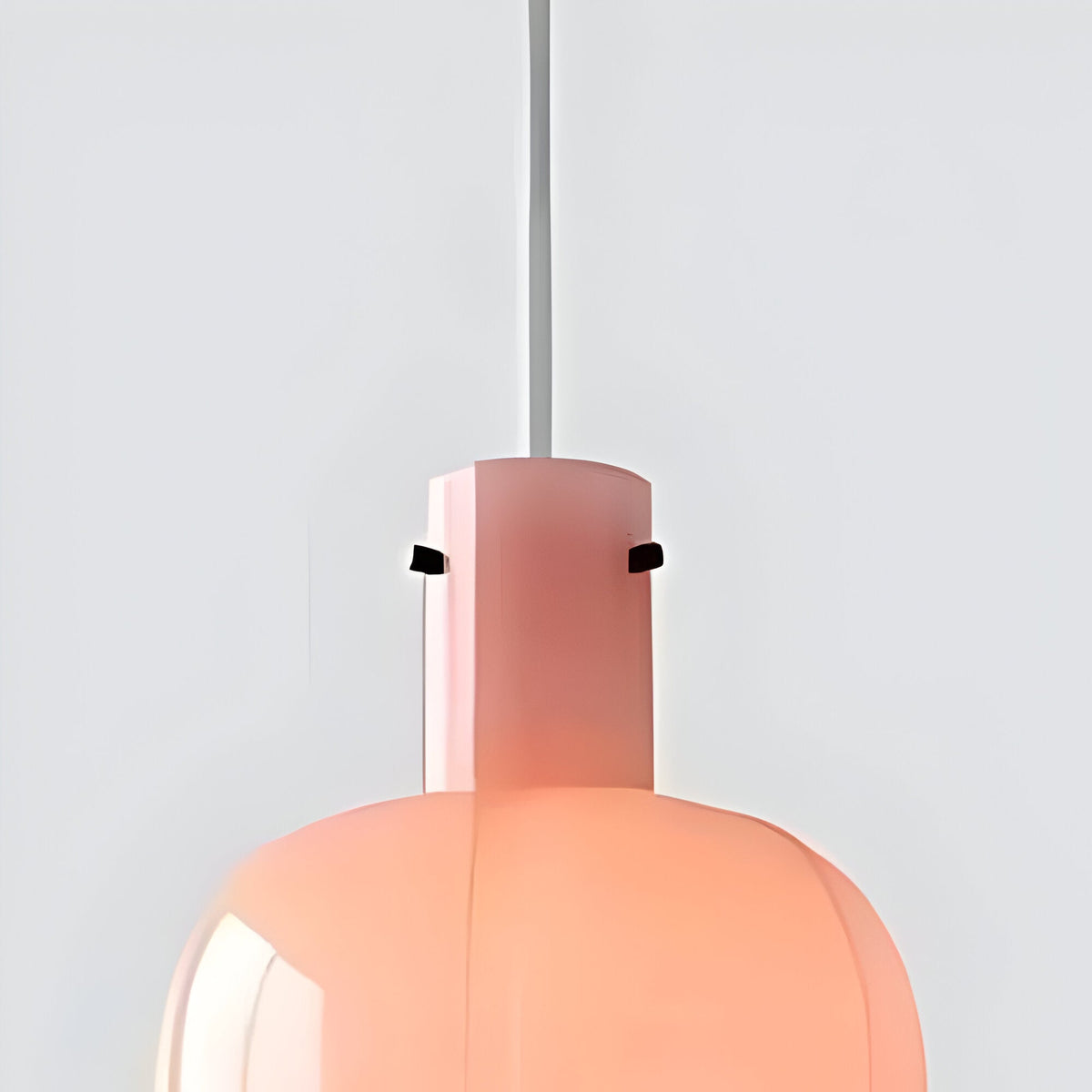 Lámpara colgante de cristal en forma de flor Amapela sobre una mesa de comedor – imagen 22