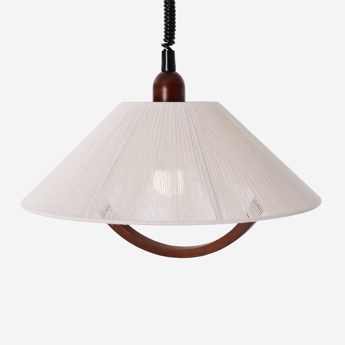 Lámpara colgante de cordón de algodón y madera Arcoya – vista principal