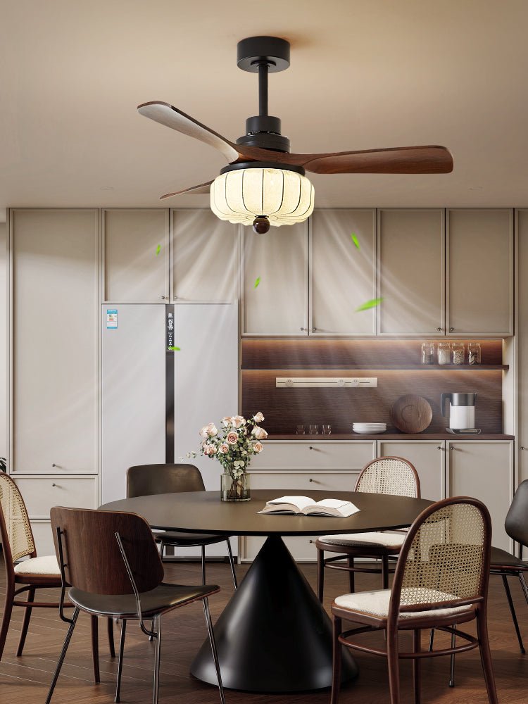 Ventilador de techo con luz Nostalia en un salón acogedor – imagen 7