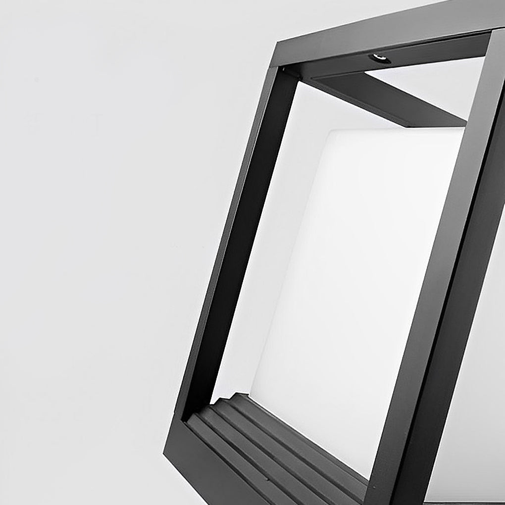Farol de pilar exterior Kodina cubo en un jardín – imagen 7