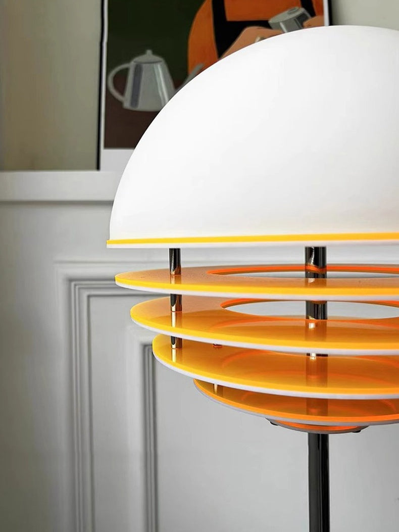 Lámpara de pie Bauhaus Tuneva – detalle de los aros naranja