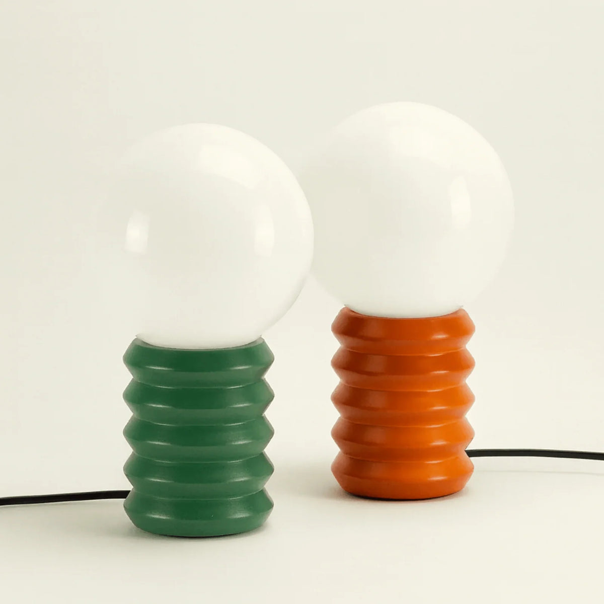 Lámpara de mesa retro con globo de cristal Leluna – vista principal