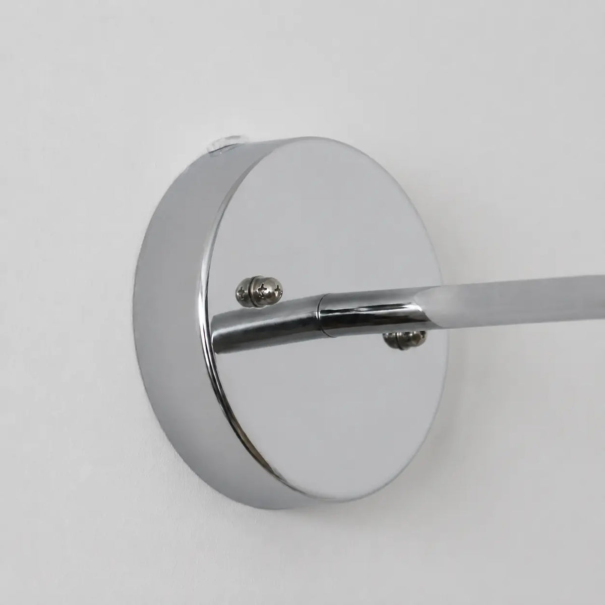 Aplique de pared vintage de cristal Ourela – detalle de la placa de pared y el brazo