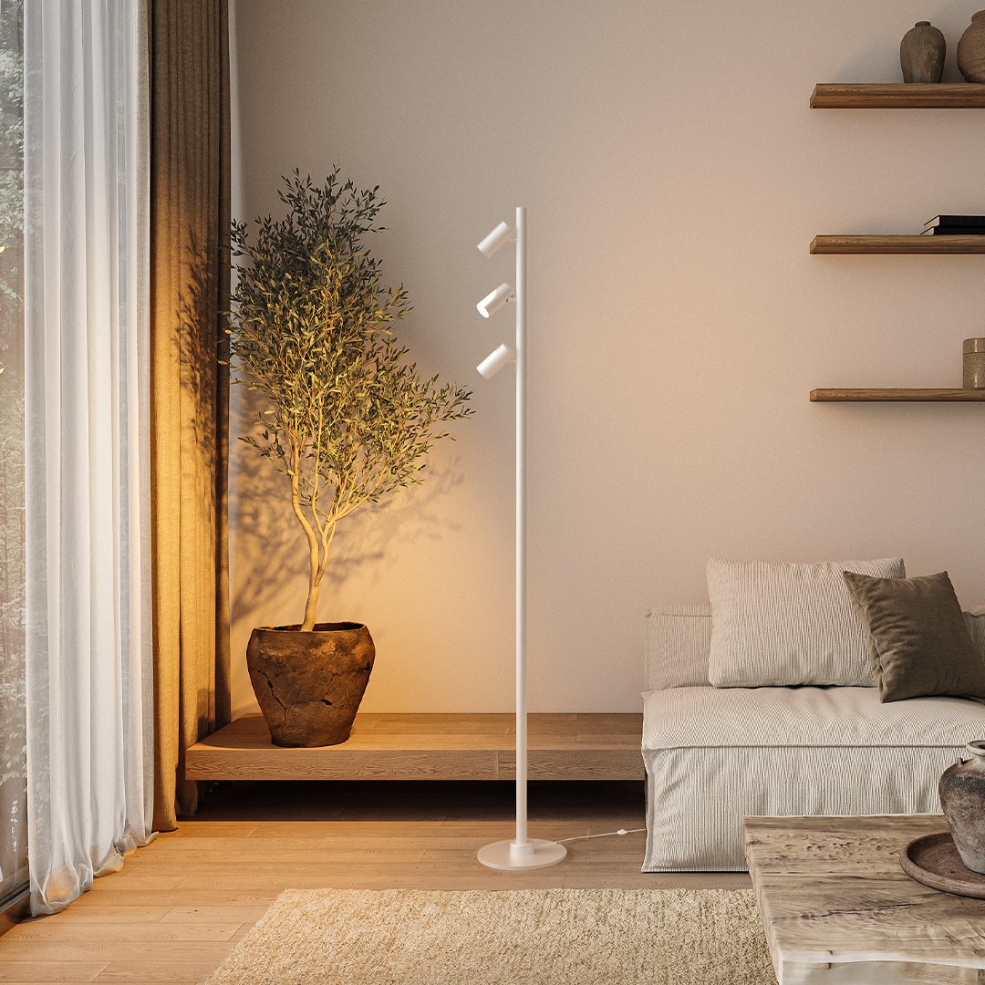 Lámpara de pie LED con focos magnéticos Rielta – en blanco con los focos encendidos