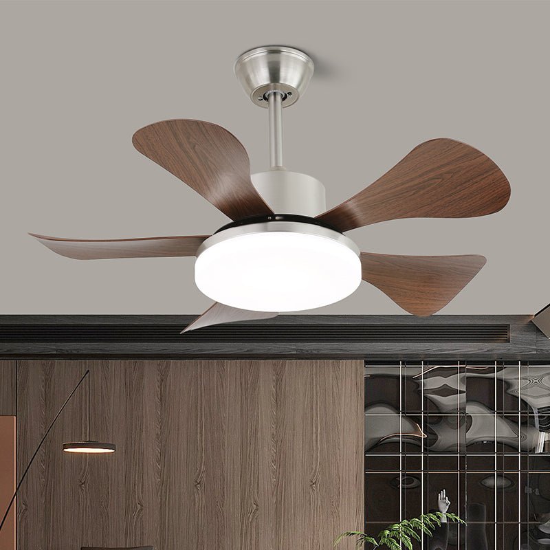 Ventilador de techo con luz Tamiza en un salón moderno – imagen 2