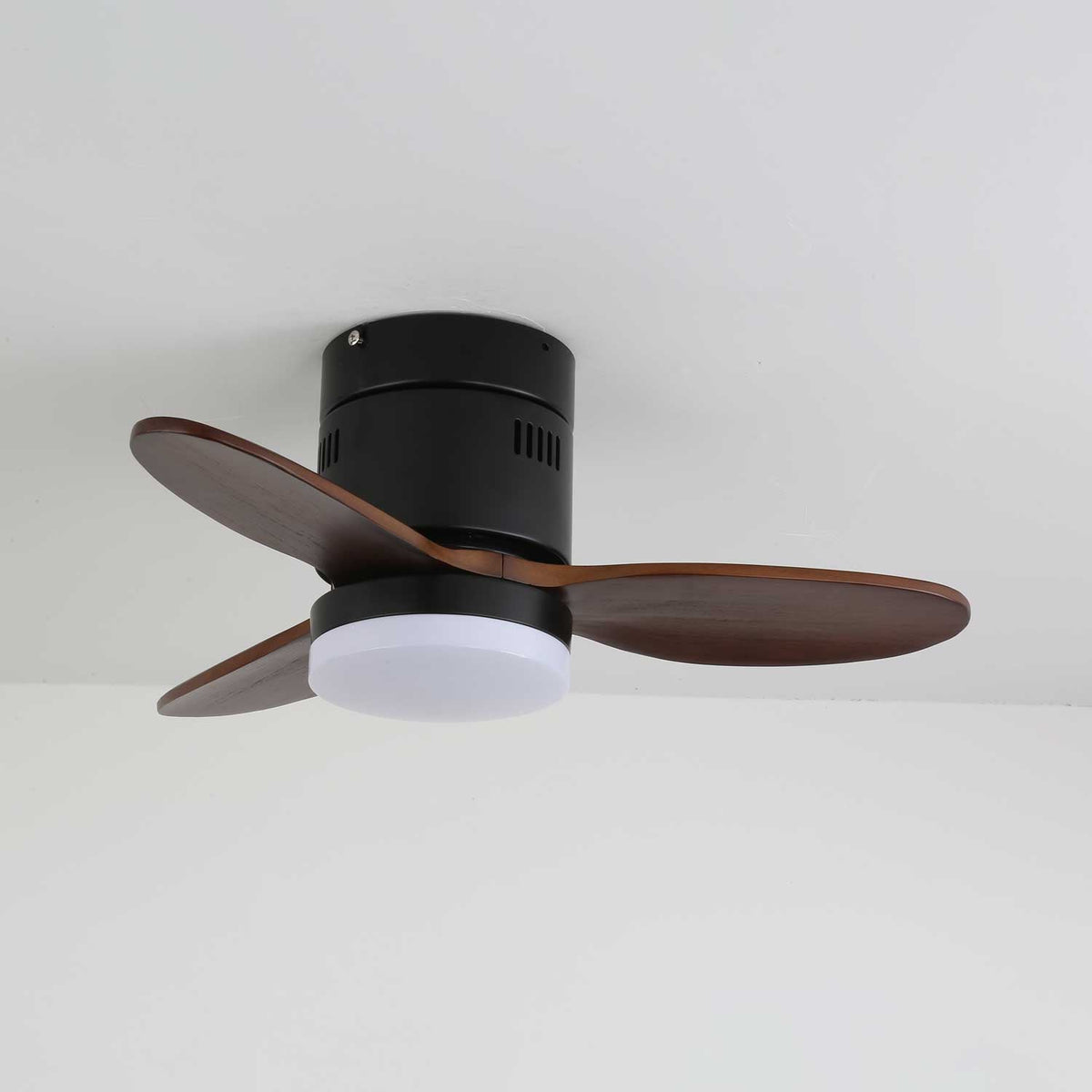 Ventilador de techo con luz Aireno en un salón minimalista – imagen 25