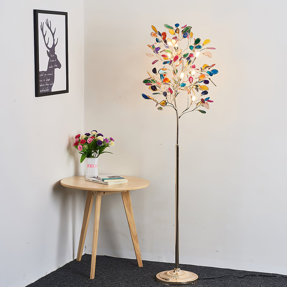 Lámpara de pie árbol con hojas de ágata Jaspira en un salón elegante – imagen 13