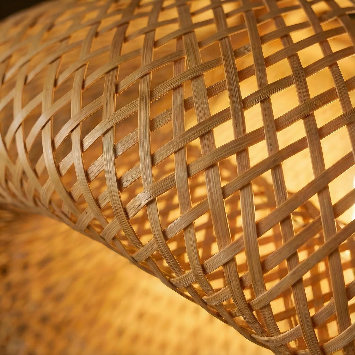 Lámpara colgante de bambú Juncal en un comedor de estilo natural – imagen 2