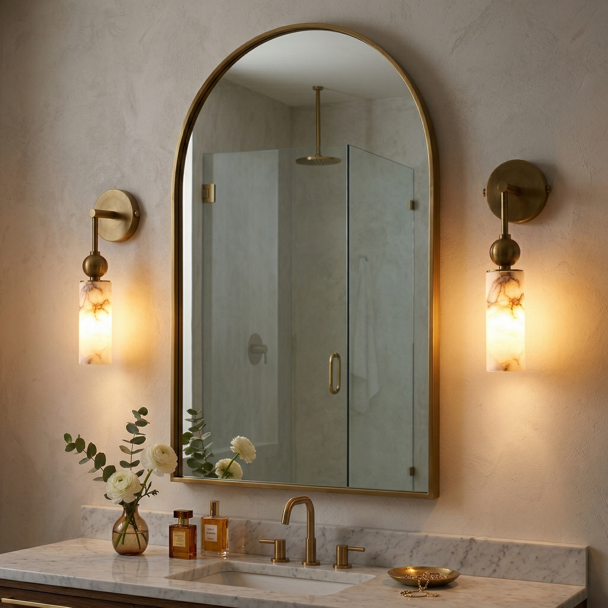 Aplique de pared de alabastro Halbara junto a la cama – imagen 18