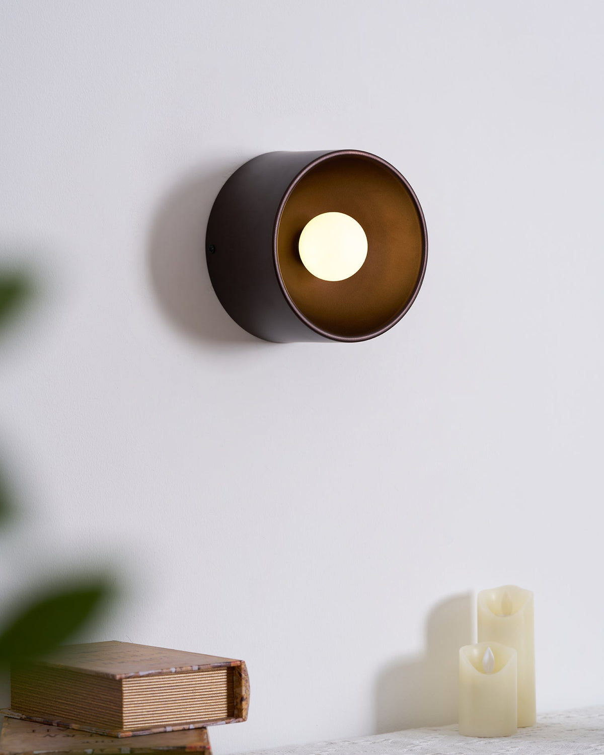 Aplique de pared mini Mokala en un dormitorio acogedor – imagen 13