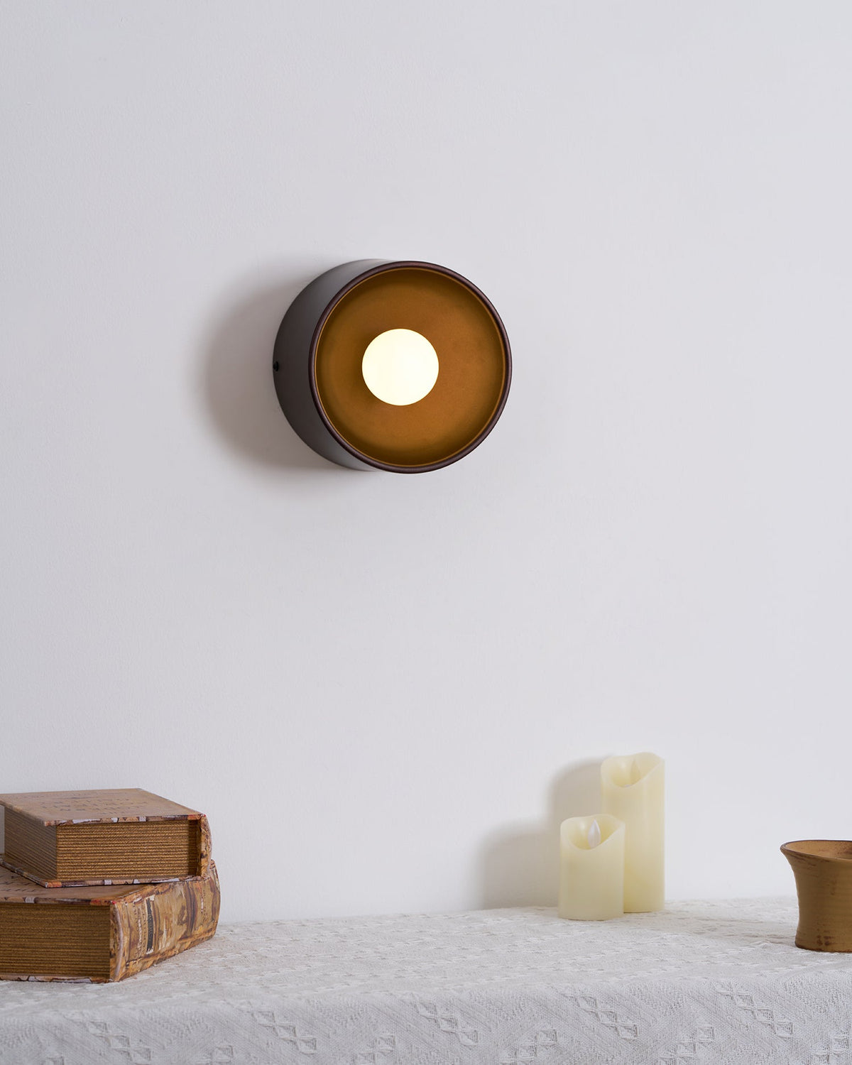 Aplique de pared mini Mokala en un dormitorio acogedor – imagen 15