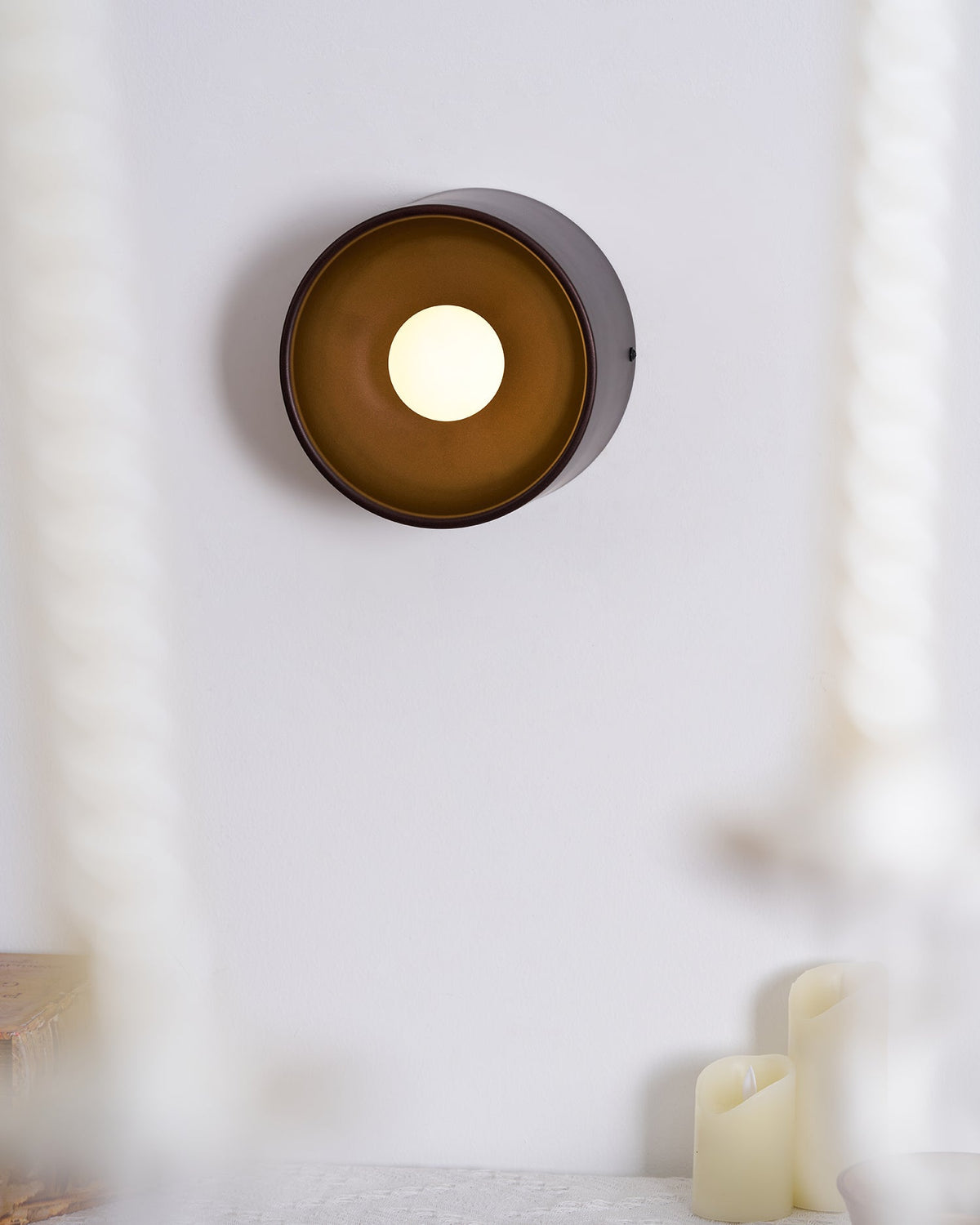Aplique de pared mini Mokala en un dormitorio acogedor – imagen 17