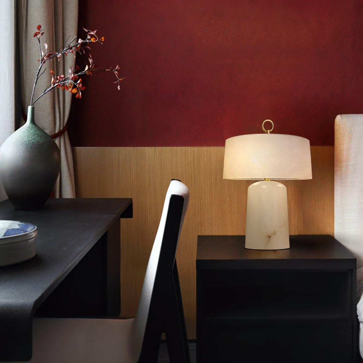 Lámpara de mesa Inalba de alabastro en un dormitorio elegante – imagen 14