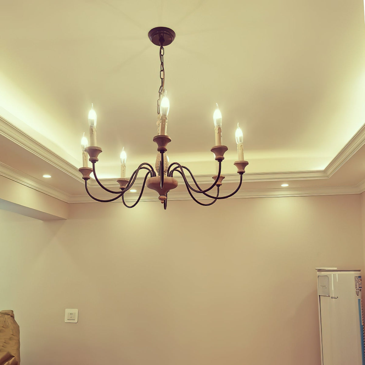 Lámpara araña rústica Tornela en un comedor de estilo campestre – imagen 19