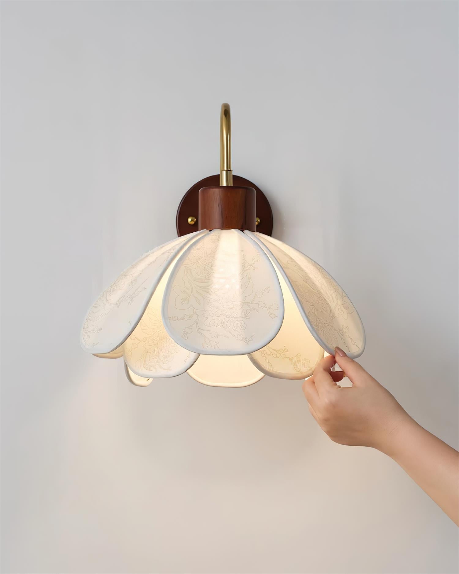 Aplique de Pared Ciena en Forma de Pétalo con Luz Suave y Diseño Minimalista 5