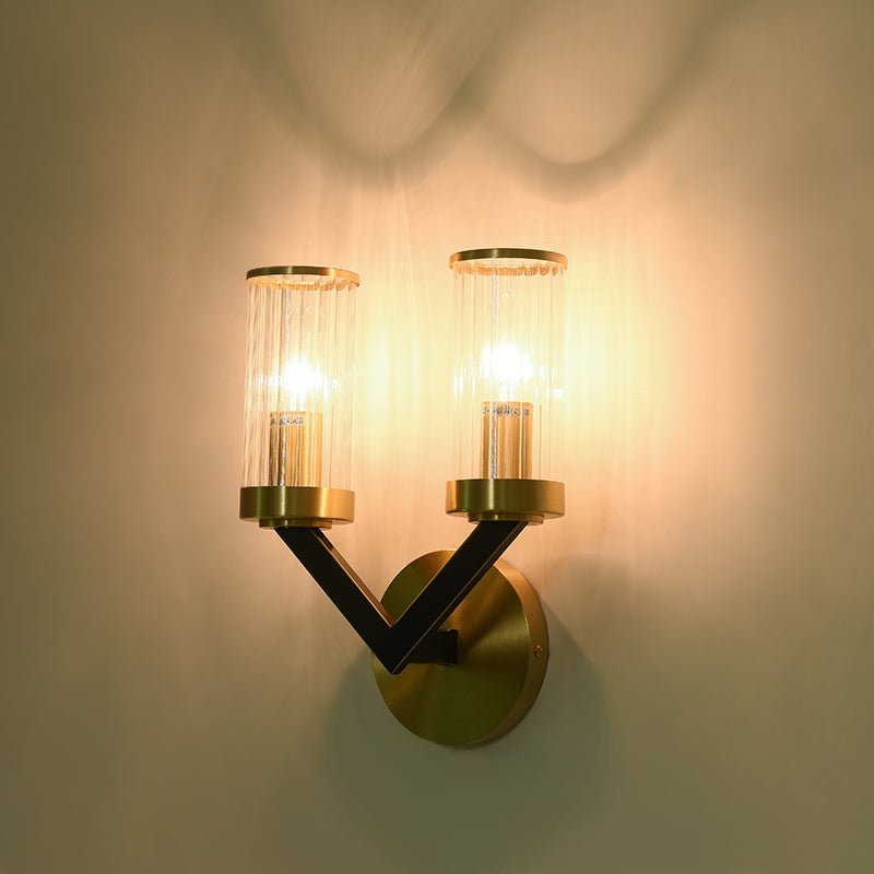 Aplique de Pared Creativo en Forma de V con Acabado en Oro – Lámpara para Baño Estilo Mid-Century 3
