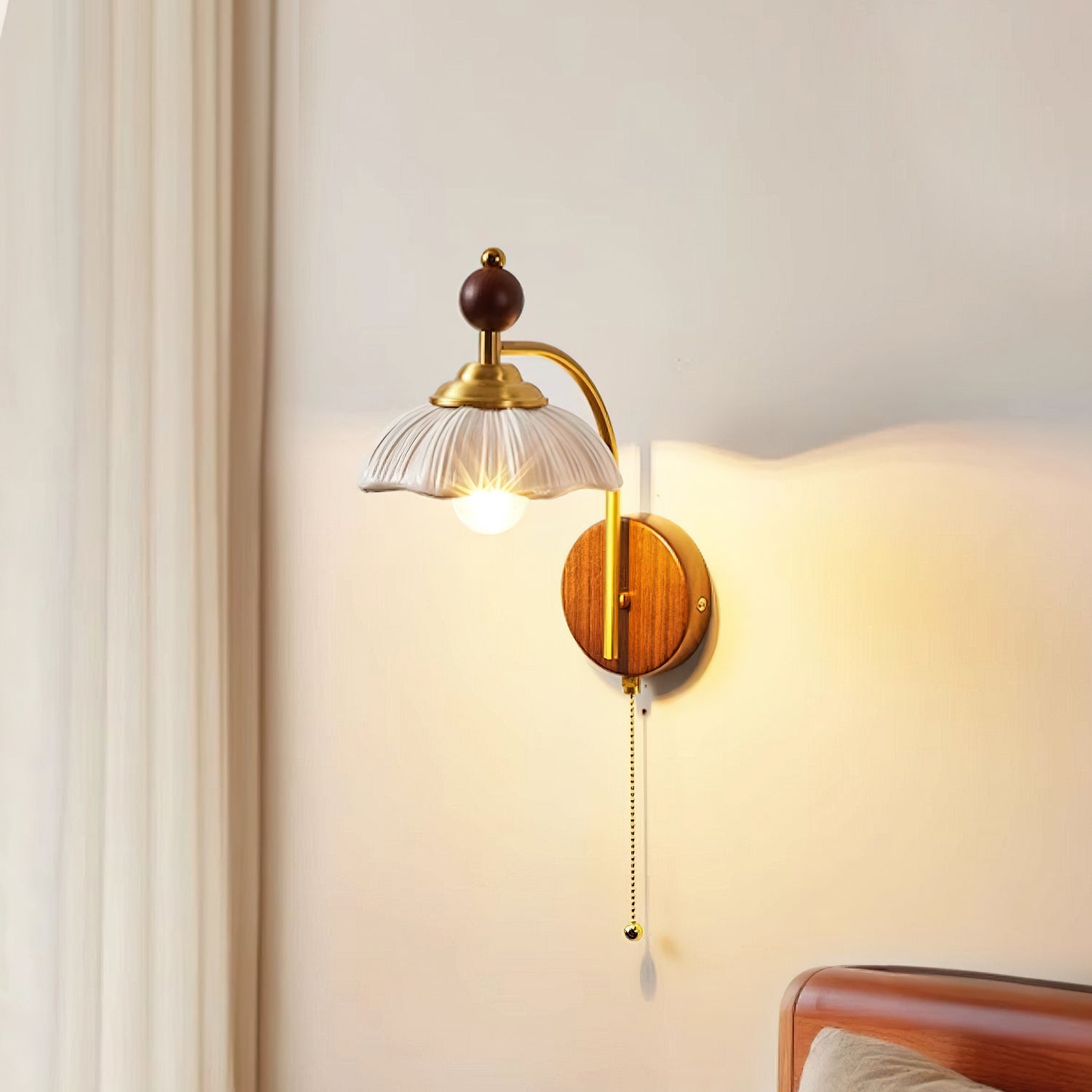 Aplique de Pared Freya de Estilo Retro en Madera y Latón – Lámpara de Interior Elegante 3