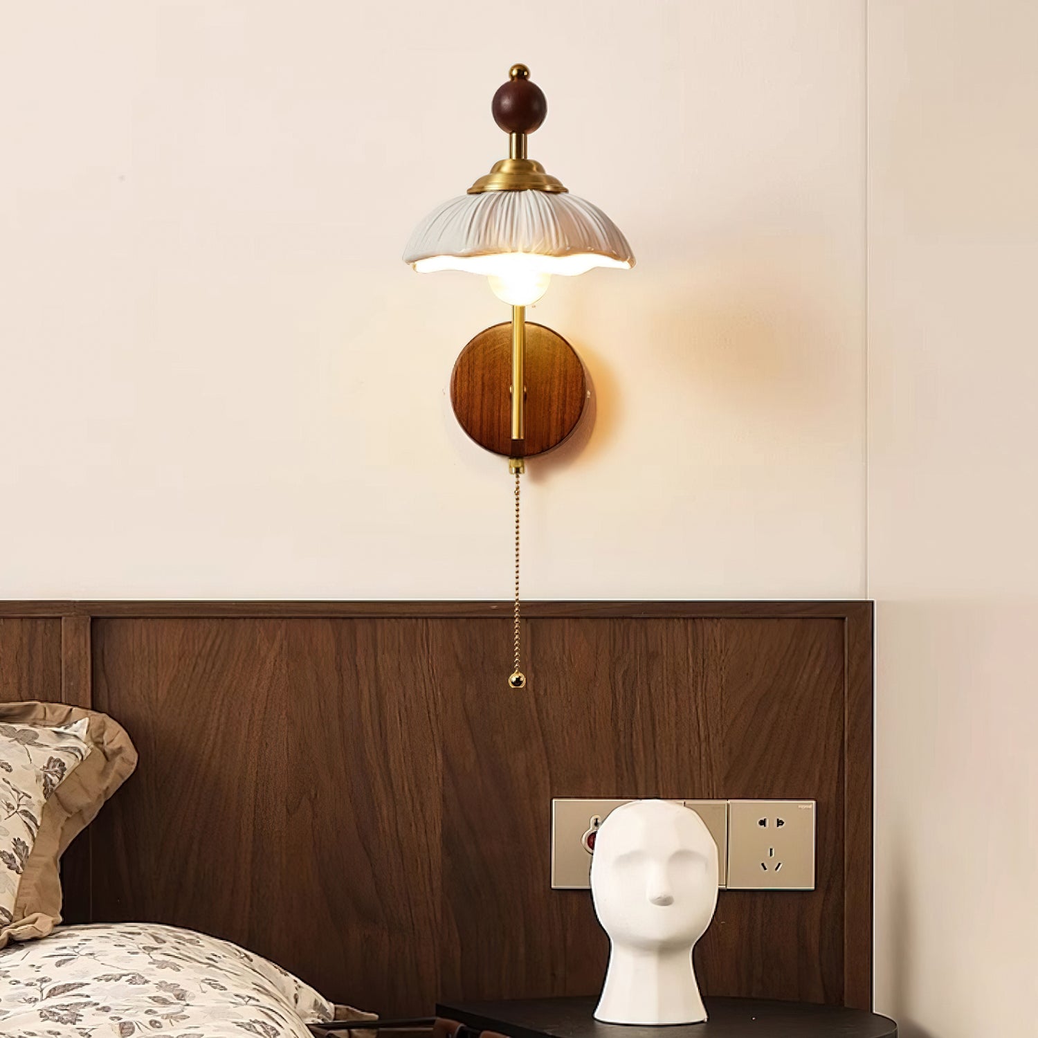 Aplique de Pared Freya de Estilo Retro en Madera y Latón – Lámpara de Interior Elegante 5