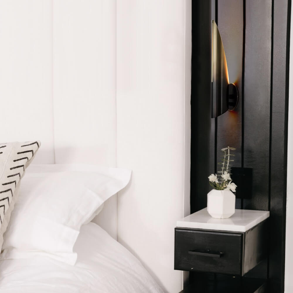 Aplique de Pared LED Estilo Mid-Century en Negro y Dorado para Dormitorio y Decoración Moderna 1
