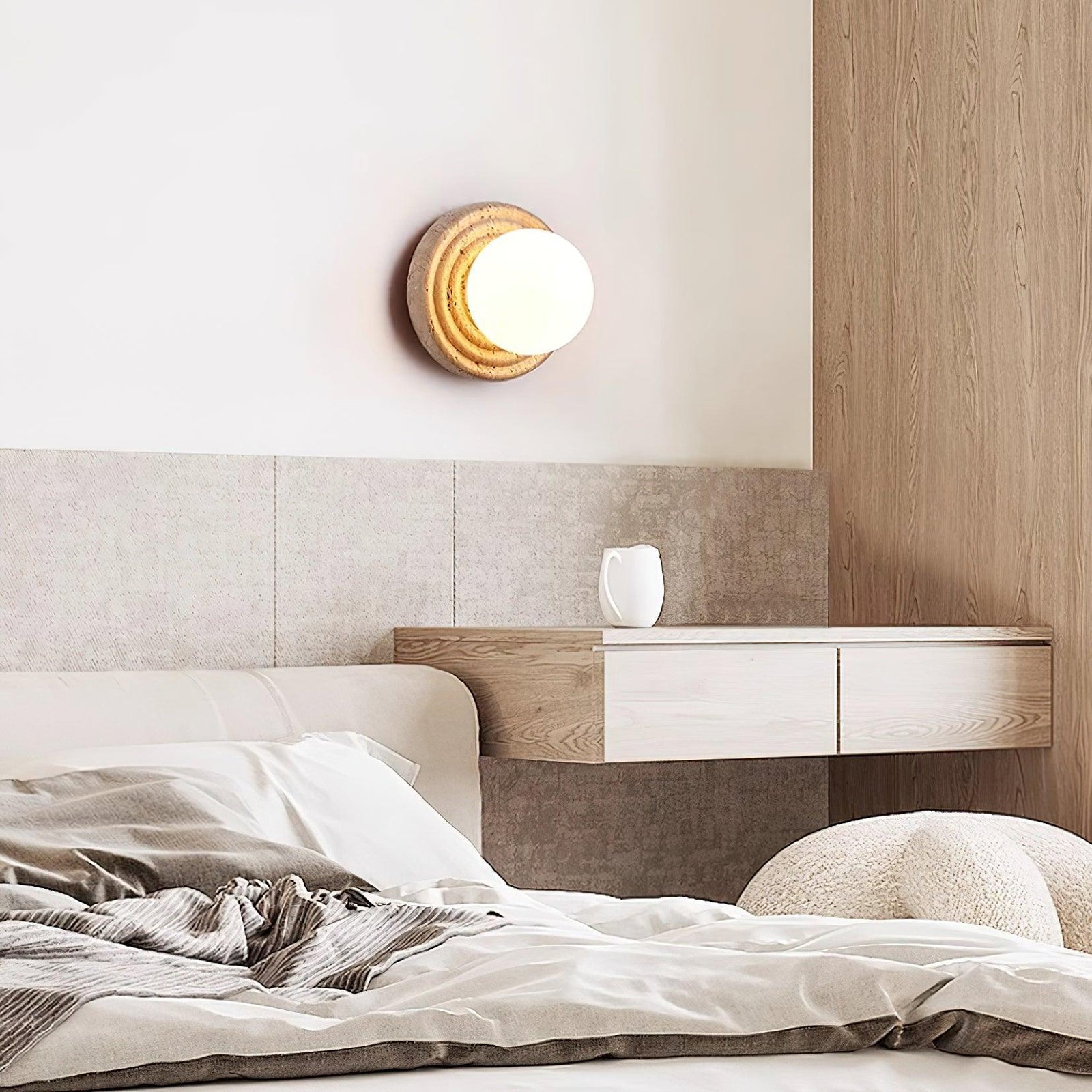Aplique de Pared Minimalista Redondo de Travertino con Esfera de Vidrio Opalino 4