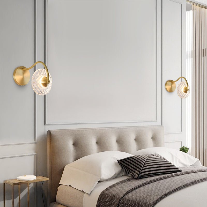 Aplique de Pared Moderno en Bronce con Diseño Curvado y Luz LED Integrada para Dormitorio y Salón 0