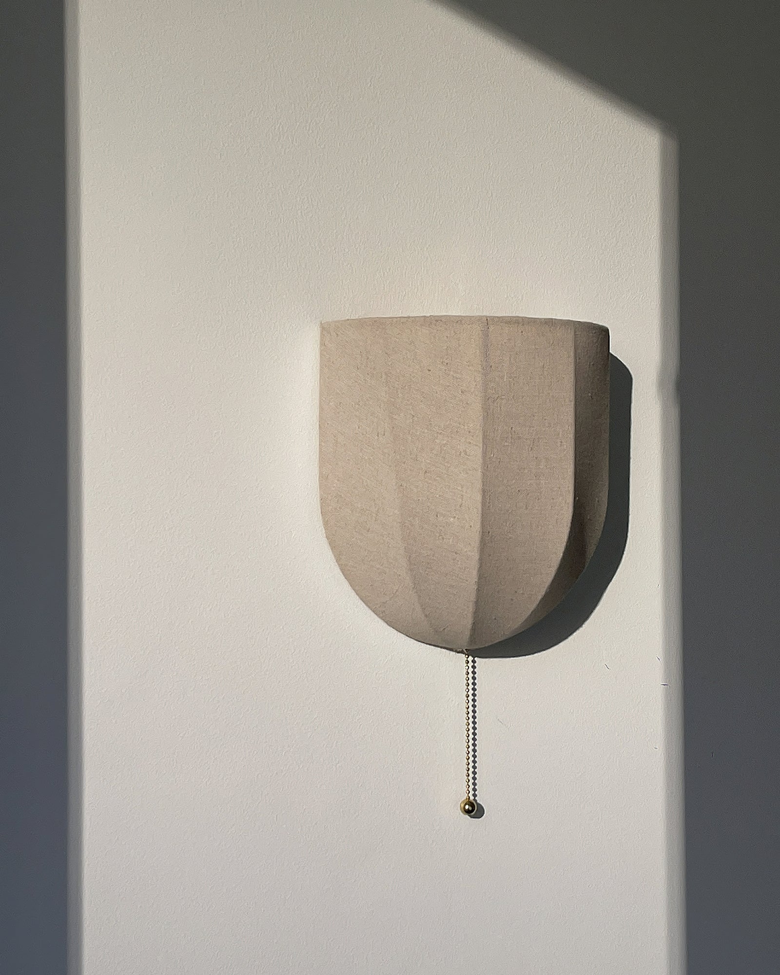 Aplique de Pared Sienna de Lino con Cadena Vintage – Luz Cálida y Acogedora 8