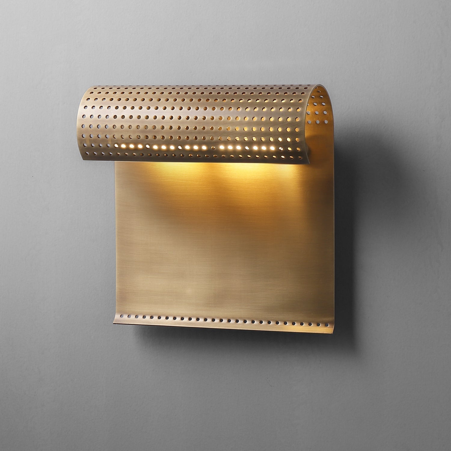 Aplique de Pared Vintage de Metal Perforado en Bronce y Negro – Lámpara Ideal para Dormitorio y Espacios Elegantes 0