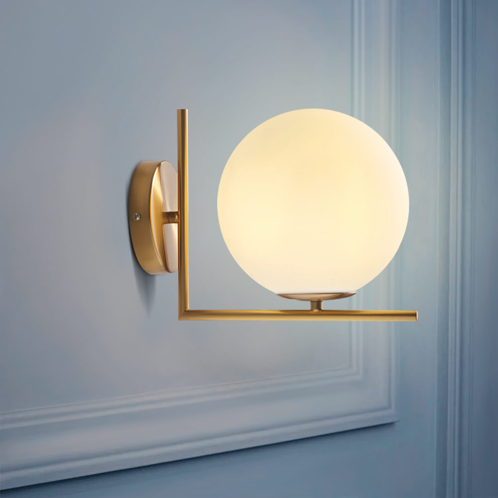 Aplique de Pared de Bronce Antiguo con Esfera de Vidrio Opalino – Lámpara de Estilo Mid-Century para Dormitorio y Salón 0