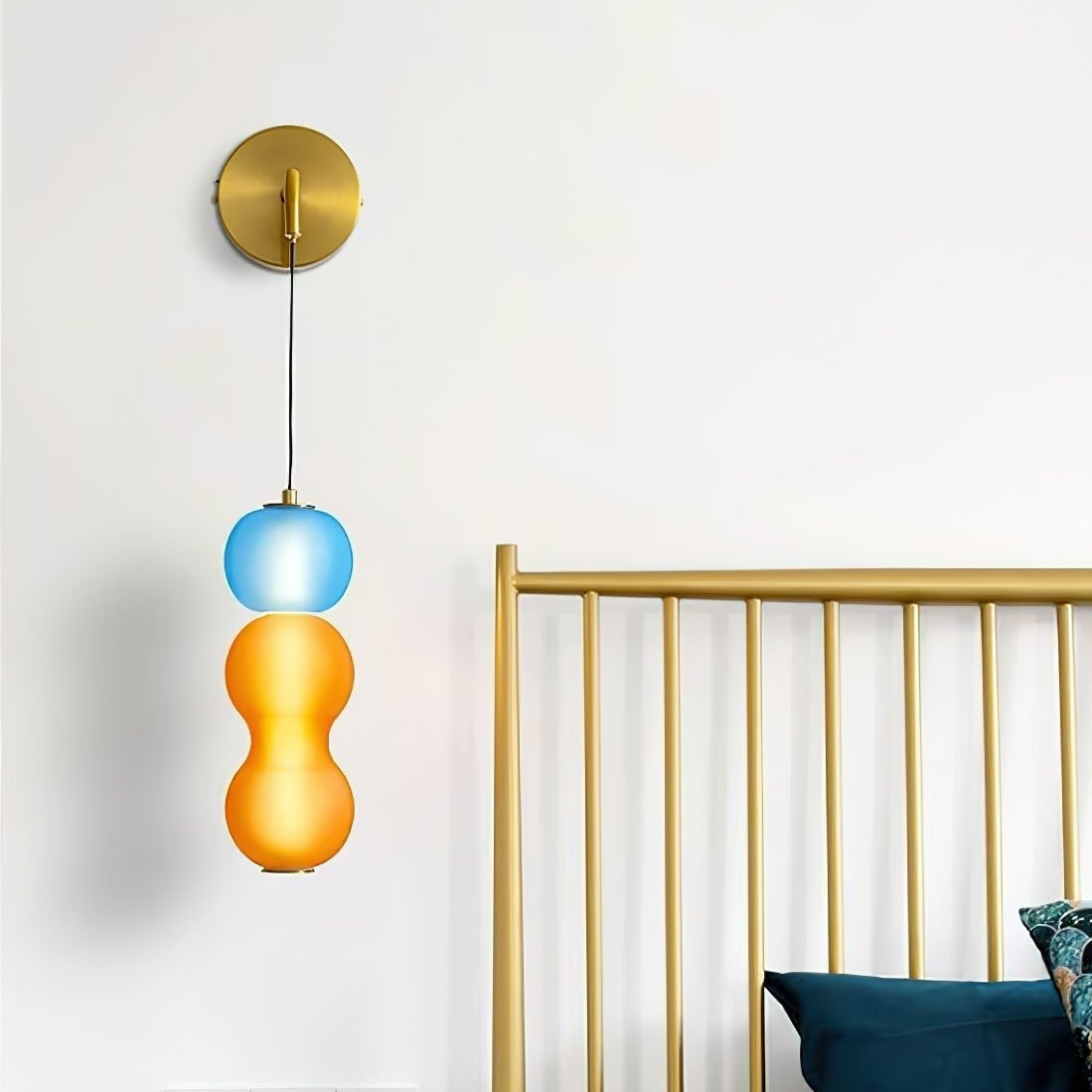 Aplique de Pared de Oro con Luz LED Integrada y Detalles Beige - Aplique Pared para Dormitorio y Decoración Elegante 1