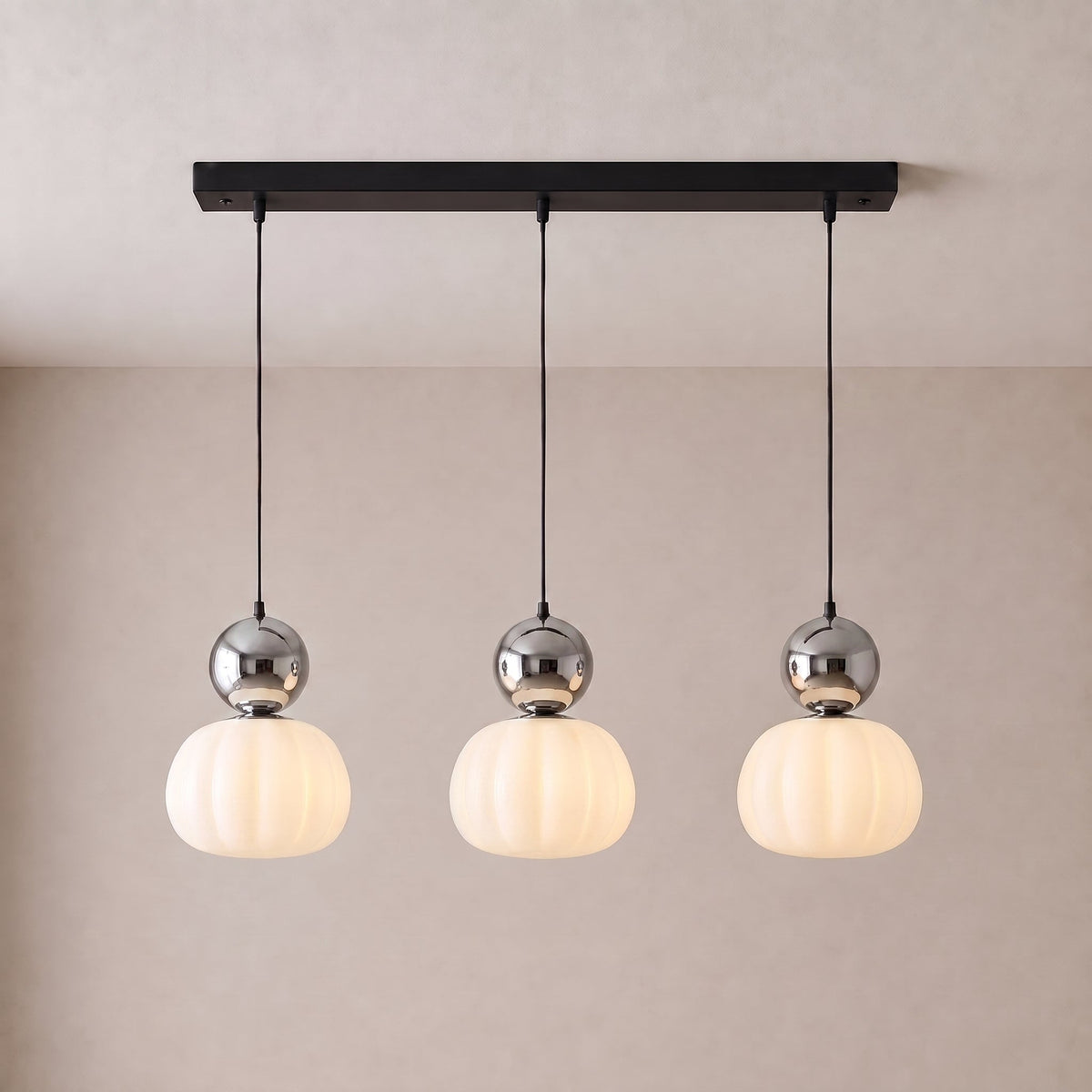 Lámpara colgante art déco Decoria – 3 luces en línea, plateado