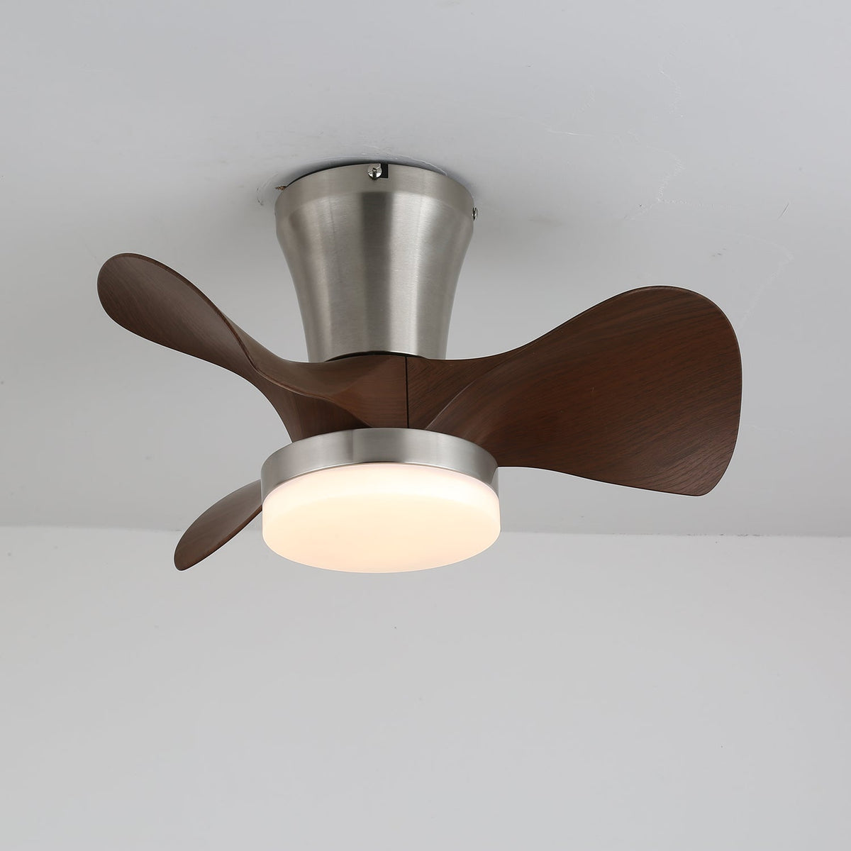 Ventilador de techo con luz Melvento en una cocina moderna – imagen 8