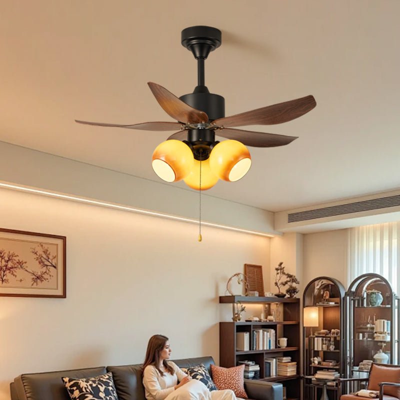 Ventilador de techo con luz Florena en un dormitorio romántico – imagen 4