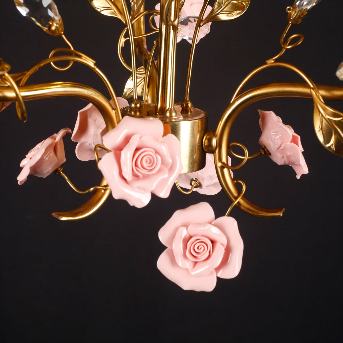 Lámpara de araña vintage con rosas Florosa – detalle de las rosas de cerámica