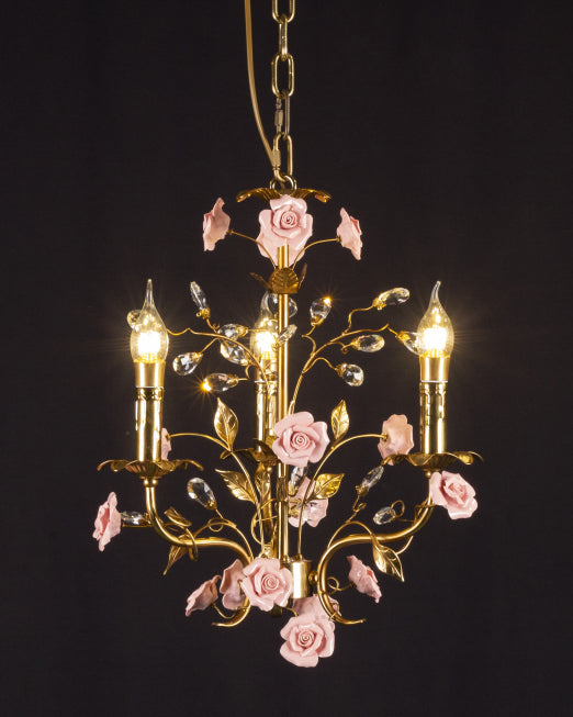 Lámpara de araña vintage con rosas Florosa – con las tres luces encendidas